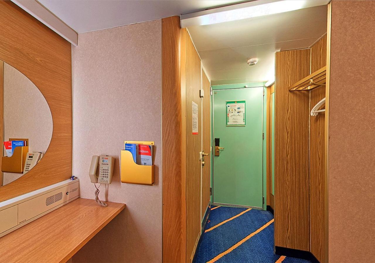 Hotel Viking Line Ferry Viking Cinderella - 2-Night Cruise Stockholm-Helsinki-Ville de Stockholm Chambre photo